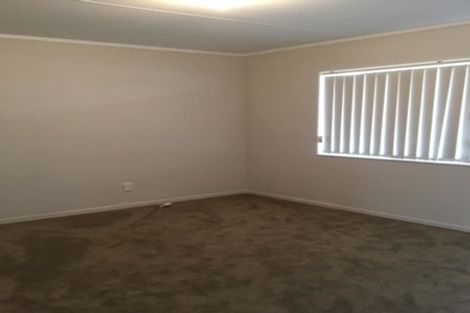 Photo of property in 17 Hindmarsh Street, Henderson, Auckland, 0612