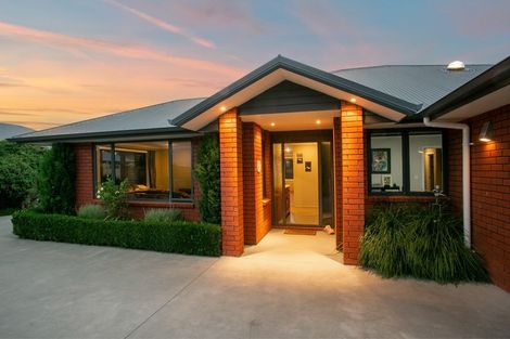 Photo of property in 8a Rose Leigh Drive, Cambridge, 3434