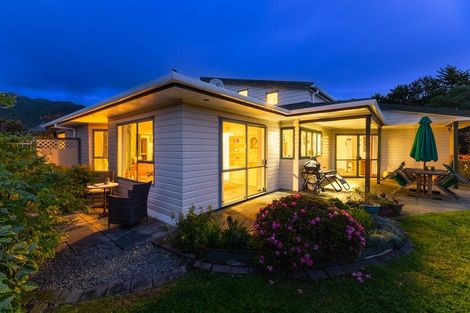 Photo of property in 29 Cranbrook Grove, Waikanae, 5036