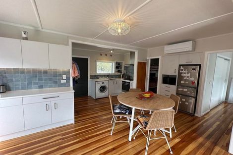 Photo of property in 21 William Street, Waikanae Beach, Waikanae, 5036
