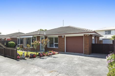 Photo of property in 18 Moffett Street, Islington, Christchurch, 8042