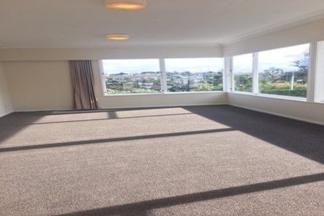 Photo of property in 86a Pupuke Road, Hillcrest, Auckland, 0627