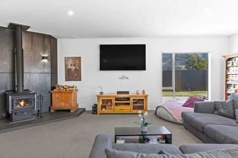 Photo of property in 16 Isthmus Place, Lake Hawea, Wanaka, 9382