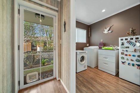 Photo of property in 33 Heta Road, Highlands Park, New Plymouth, 4312