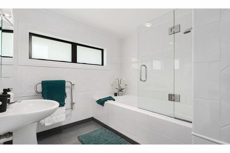 Photo of property in 1 Celina Place, Browns Bay, Auckland, 0630