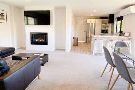 Photo of property in 2 Cleland Close, Wanaka, 9382