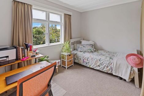 Photo of property in 2 Ngahina Street, Marton, 4710