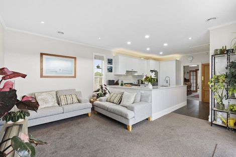 Photo of property in 16 Farm Road, Northland, Wellington, 6012