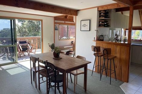 Photo of property in 15 Domain Crescent, Muriwai, Waimauku, 0881