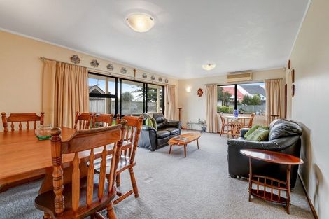 Photo of property in 5 Pengelly Place, Parakai, 0830