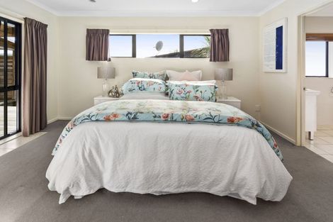 Photo of property in 63a Stottholm Road, Titirangi, Auckland, 0604