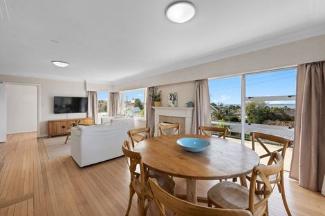 Photo of property in 1/53 Uxbridge Road, Mellons Bay, Auckland, 2014