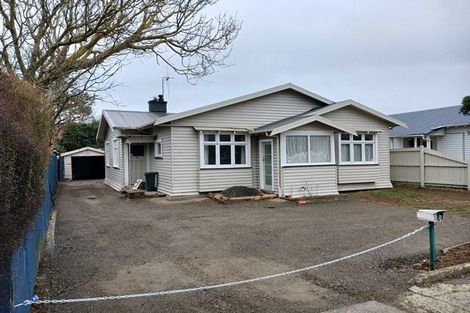 Photo of property in 17 Shamrock Street, Takaro, Palmerston North, 4412