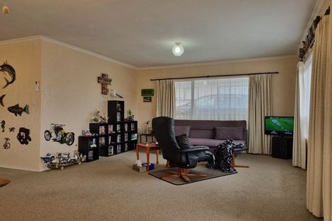 Photo of property in 2/2 Broadway, Waitara, 4320