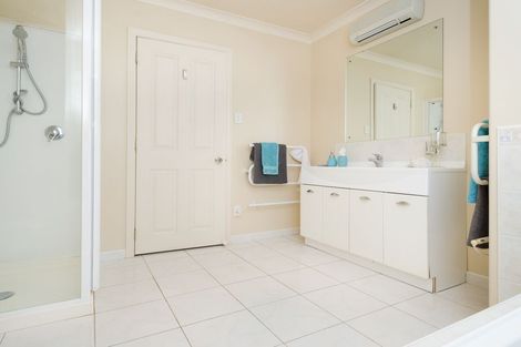 Photo of property in 34 Jadewynn Drive, Massey, Auckland, 0614