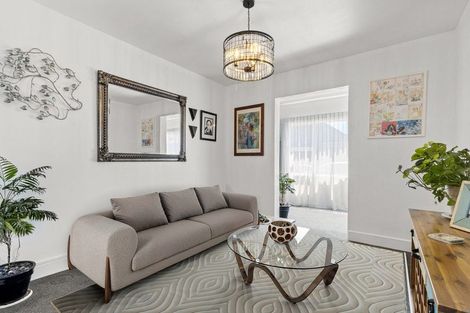 Photo of property in Devonport Apartments, 21/127 Saint Aubyn Street, New Plymouth, 4310