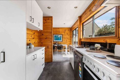 Photo of property in 39 Catalina Crescent, Forrest Hill, Auckland, 0620