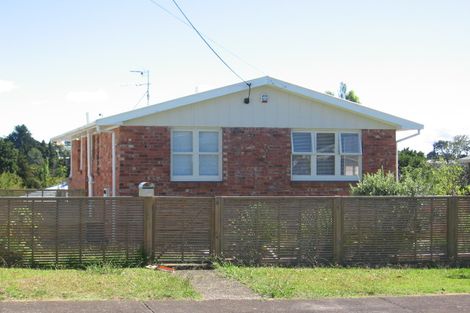 Photo of property in 8 Cobham Crescent, Kelston, Auckland, 0602