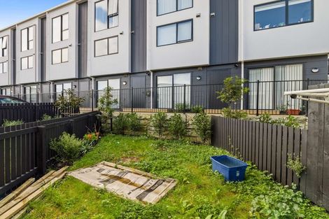 Photo of property in 2 Mikoikoi Crescent, Mangere Bridge, Auckland, 2022