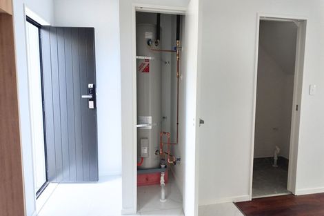 Photo of property in 44d Cyclarama Crescent, Massey, Auckland, 0614