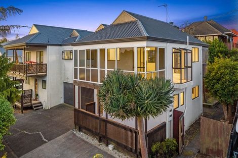 Photo of property in 3/14 Wernham Place, Northcote, Auckland, 0626