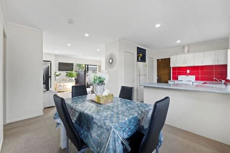 Photo of property in 2/30 Kindergarten Drive, Conifer Grove, Takanini, 2112