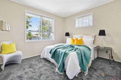 Photo of property in 34 Convair Crescent, Mangere, Auckland, 2022