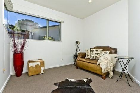 Photo of property in 26/15 Bush Lane, Northcote Point, Auckland, 0627