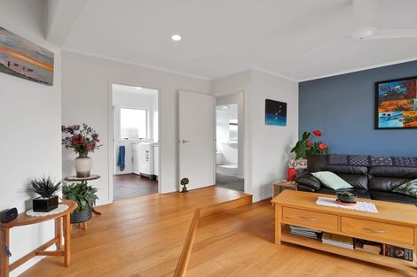 Photo of property in 14 Ebony Place, Massey, Auckland, 0614