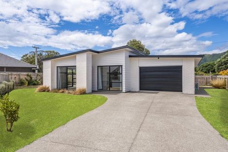 Photo of property in 3 Kaiwaru Place, Waikanae, 5036