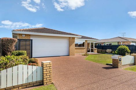 Photo of property in 38 Edward Avenue, Orewa, 0931
