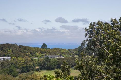 Photo of property in 56 Hollywood Avenue, Titirangi, Auckland, 0604