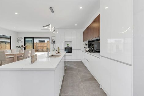 Photo of property in 60 Drumbuoy Drive, Flat Bush, Auckland, 2019