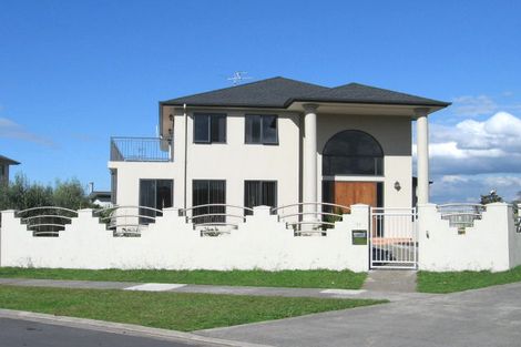 Photo of property in 23 Onemana Way, Te Atatu Peninsula, Auckland, 0610