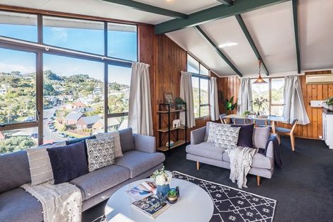 Photo of property in 117 Newlands Road, Newlands, Wellington, 6037