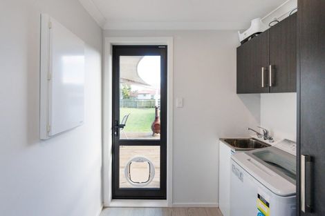 Photo of property in 37 Holdsworth Avenue, Milson, Palmerston North, 4414