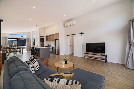 Photo of property in 4 Shallow Close, Jacks Point, 9371