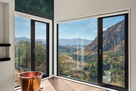 Photo of property in 12 Crow's Nest Road, Arthurs Point, Queenstown, 9371
