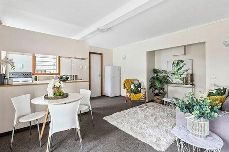 Photo of property in 48 Randwick Road, Northland, Wellington, 6012