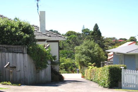 Photo of property in 1/1 Dallinghoe Crescent, Milford, Auckland, 0620