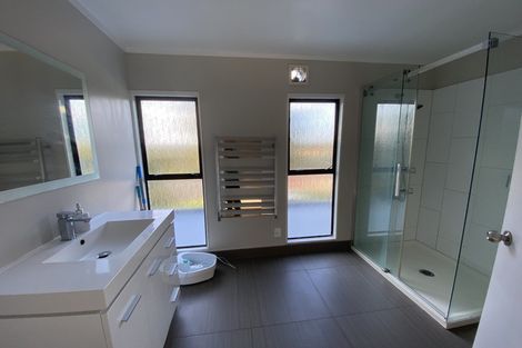 Photo of property in 28 Mayall Avenue, Beach Haven, Auckland, 0626