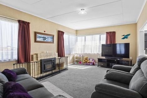Photo of property in 15 Tasman Street, Opunake, 4616
