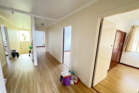 Photo of property in 204 Edmonton Road, Te Atatu South, Auckland, 0610