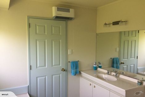 Photo of property in 18 Clearview Heights, Ranui, Auckland, 0612
