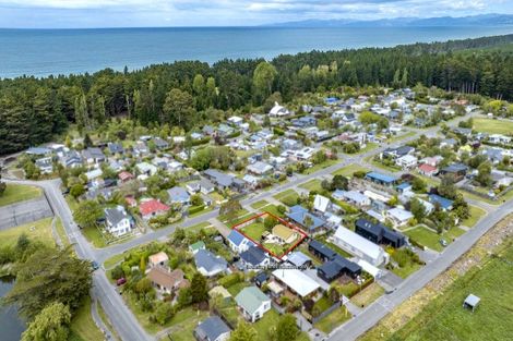 Photo of property in 29 Reserve Road, Waikuku Beach, 7473