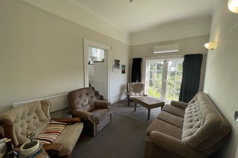 Photo of property in 28 Maarama Crescent, Aro Valley, Wellington, 6021