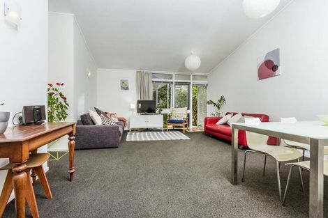 Photo of property in 4/6 North Avenue, Narrow Neck, Auckland, 0624