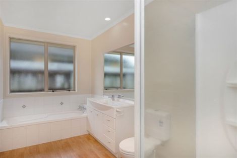 Photo of property in 6 Locksley Lane, Hamilton East, Hamilton, 3216