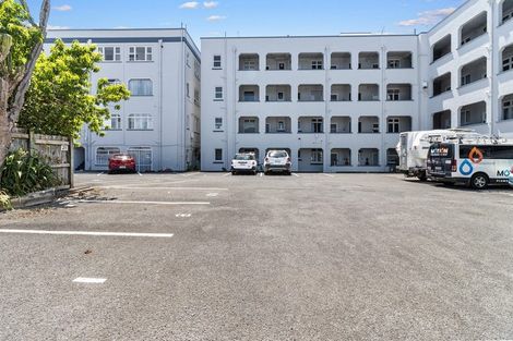 Photo of property in Devonport Apartments, 21/127 Saint Aubyn Street, New Plymouth, 4310