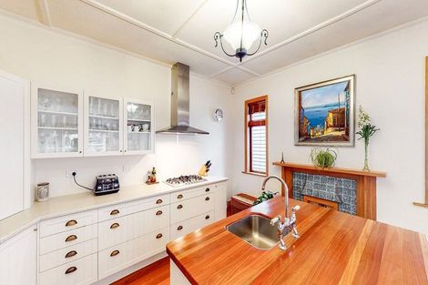 Photo of property in 74 Glenmore Street, Northland, Wellington, 6012